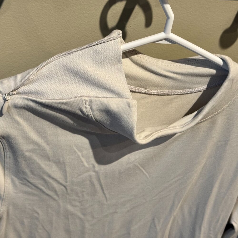 Lululemon Mock Neck Long Sleeve Top Size 6 Grey Thumbholes Zip Shoulder Athletic - Picture 4 of 4